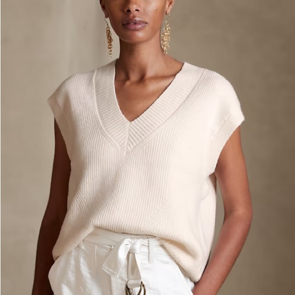 Banana Republic Cream Ribbed Knit Vest